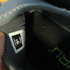 Kuru sneakers. Women’s 9.5 wide.